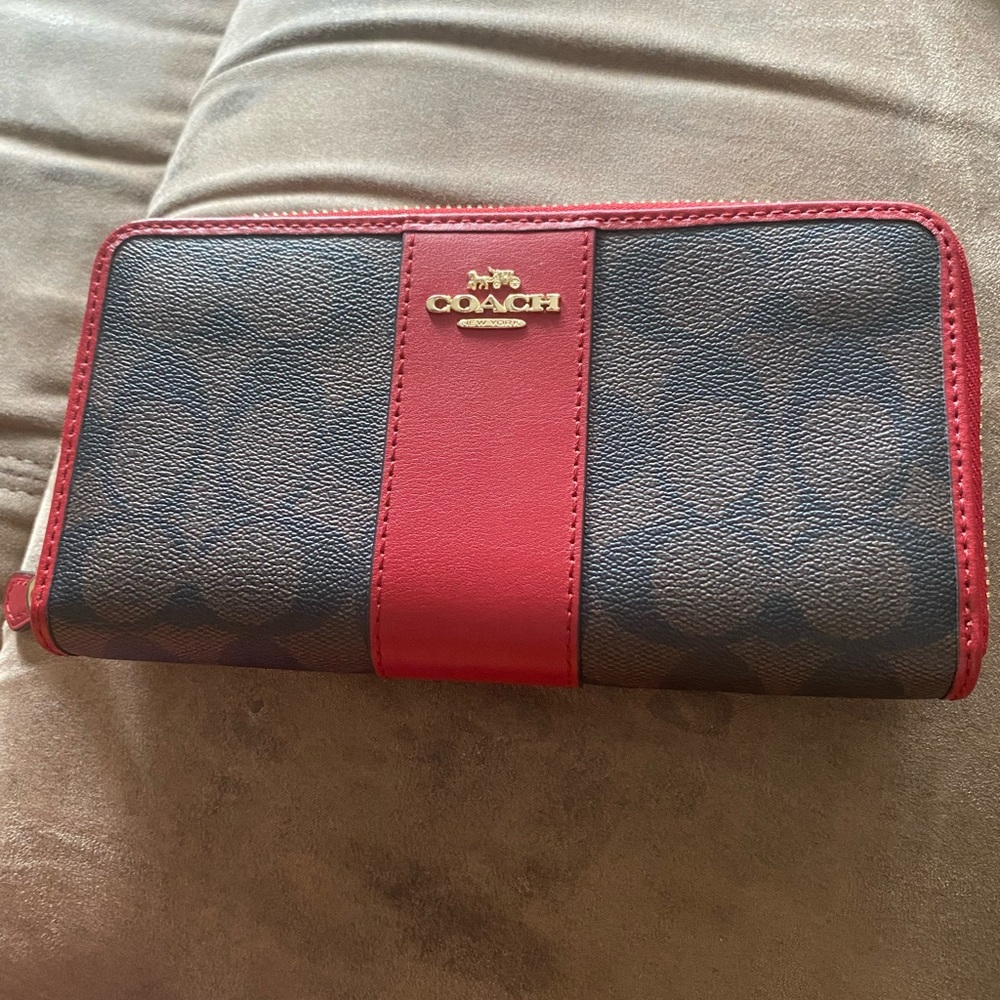 Coach zip wallet- Signature Canvas